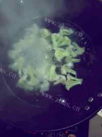 美味的冰豆腐番茄花菜汤做法图解1)