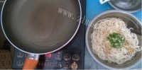 好吃的葱油拌面做法图解3)