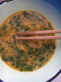 色香味俱全的西红柿炒鸡蛋做法图解2)