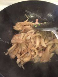 家常菜蘑菇炒肉做法图解6)