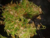 香味四溢的芹菜炒瘦肉做法图解11)