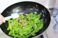 家常菜腊味荷兰豆做法图解8)
