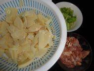 家常春笋炒肉做法图解1)