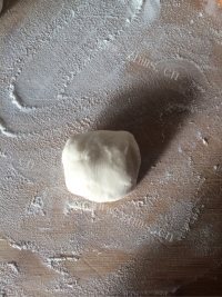 美味的猪肉芹菜馅饼做法图解7)