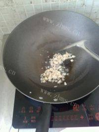 清淡的蒜蓉炒菜心做法图解4)