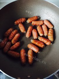 美味的爆炒脆皮肠做法图解4)