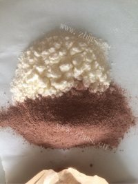 香喷喷的可可花生牛轧糖做法图解3)
