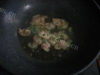 简单版青椒炒肉做法图解4)