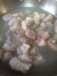 家常菜百叶结红烧肉做法图解1)