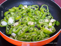 热腾腾的梅菜干炒五花肉做法图解5)