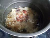 美味的雪梨银耳红枣汤做法图解6)