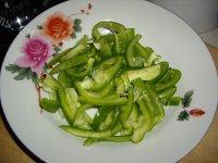 「念念不忘」青椒肉丝做法图解2)