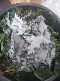 简单的蒸芹菜叶做法图解2)
