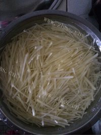 香喷喷的凉拌土豆丝做法图解2)