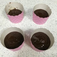 自制巧克力熔岩蛋糕做法图解9)
