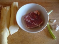 家常菜肉丝炒茭白做法图解1)