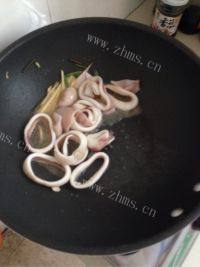 美味的青椒鱿鱼圈做法图解4)