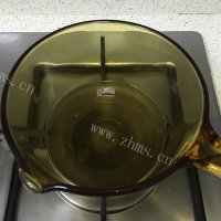 美味的桂花流沙黑芝麻水晶汤做法图解2)
