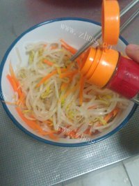 好吃不腻的凉拌豆芽做法图解5)