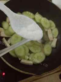 百吃不厌的黄瓜炒豆腐