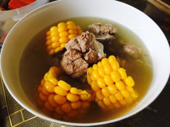 美味的排骨玉米汤