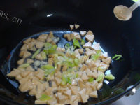 鸡肉肠炒饭做法图解7)