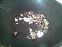 家常菜香菇炒豆芽做法图解4)