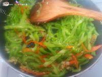 家常小炒肉皮做法图解7)