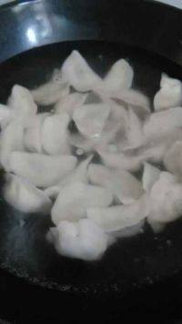 自己做的韭菜鸡蛋饺子