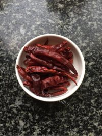 咸甜适中的宫爆鸡丁做法图解3)