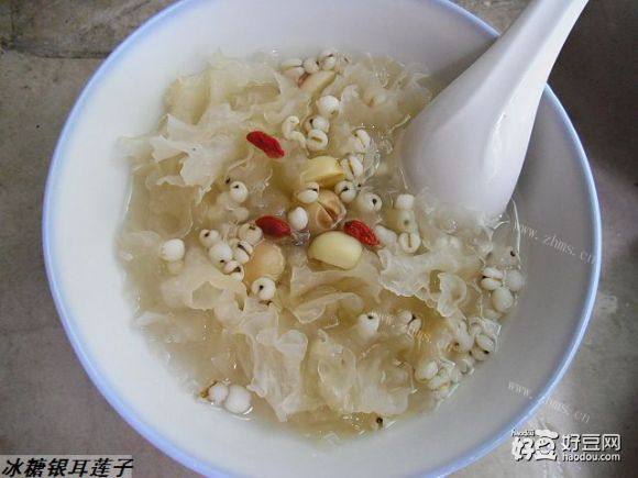 冰糖银耳莲子