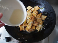 家常菜葱烧豆腐做法图解7)