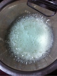自制酸奶戚风蛋糕做法图解7)