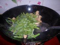 四溢的韭菜炒豆干做法图解8)