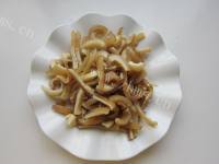 好吃的雪里蕻炒肉皮做法图解4)