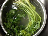 自制芹菜炒肉片做法图解1)