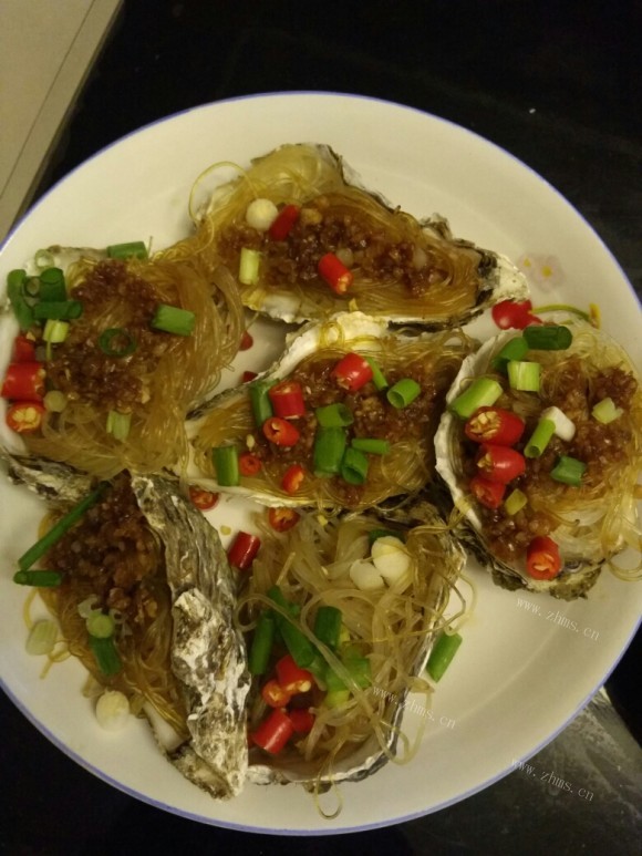 鲜美可口的烤生蚝