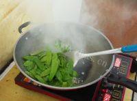 家常菜蒜香荷兰豆做法图解6)
