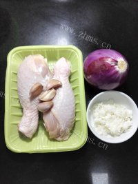 美味的洋葱番茄汁鸡腿排做法图解1)