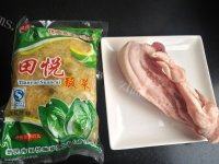 酸菜五花肉做法图解1)