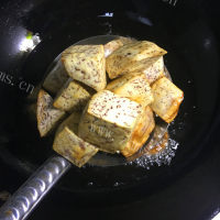 美味香芋炖牛腩做法图解7)