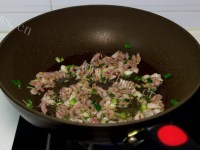 自制白菜肉丝炒年糕做法图解3)