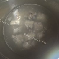 好喝的红萝卜排骨汤做法图解3)