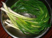 美味的青蒜炒肉做法图解1)