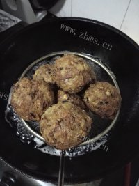美味的红烧狮子头做法图解12)
