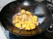 诱人的红烧玉子豆腐做法图解4)