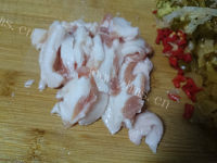 家常菜泡菜炒五花肉做法图解3)