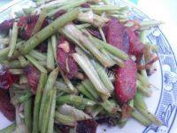 家常菜芹菜炒腊肠
