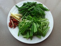 好吃的韭菜爆鲜虾做法图解4)