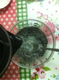 美味的核桃芝麻糊做法图解9)